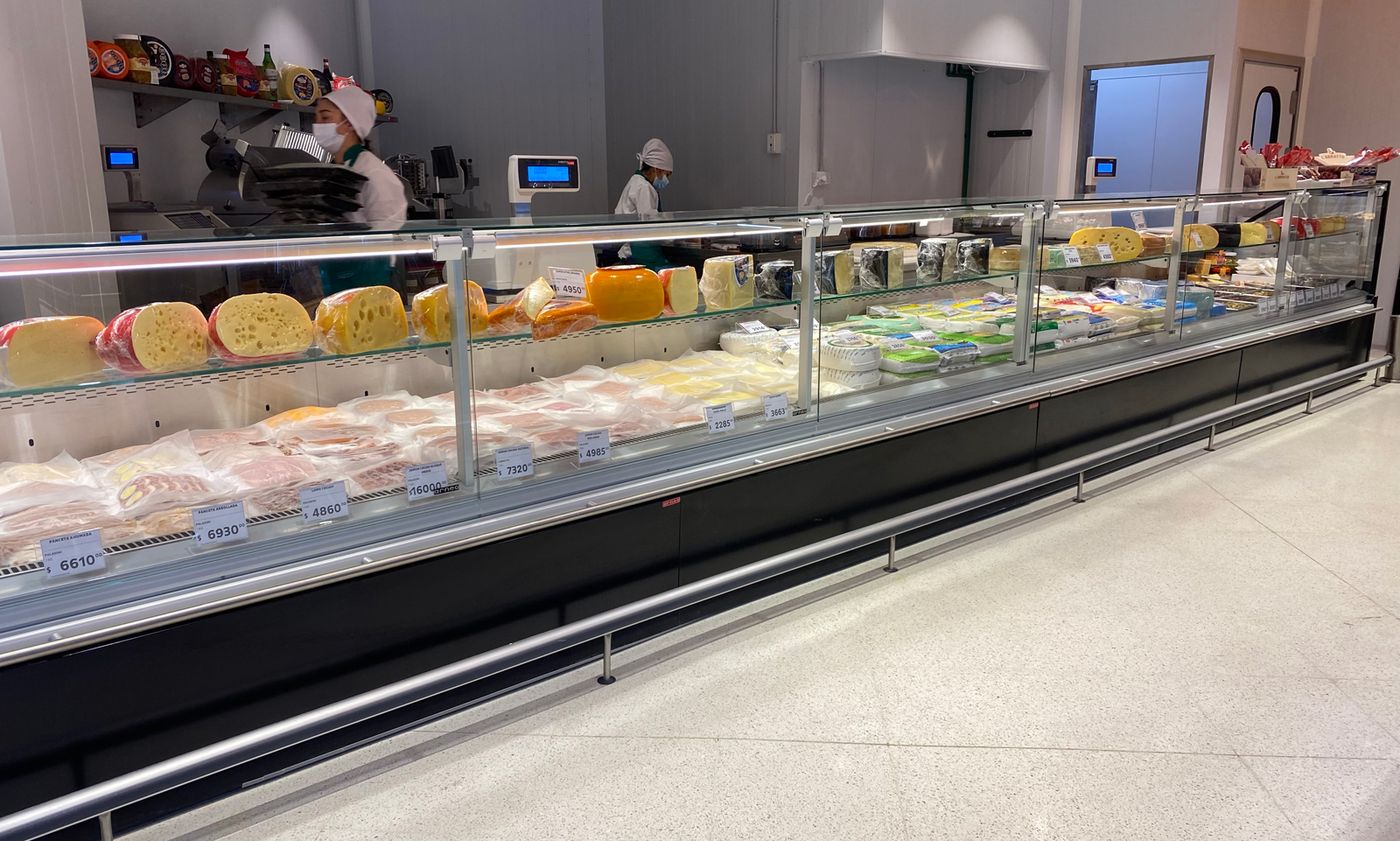 Mostrador de fiambres de un supermercado