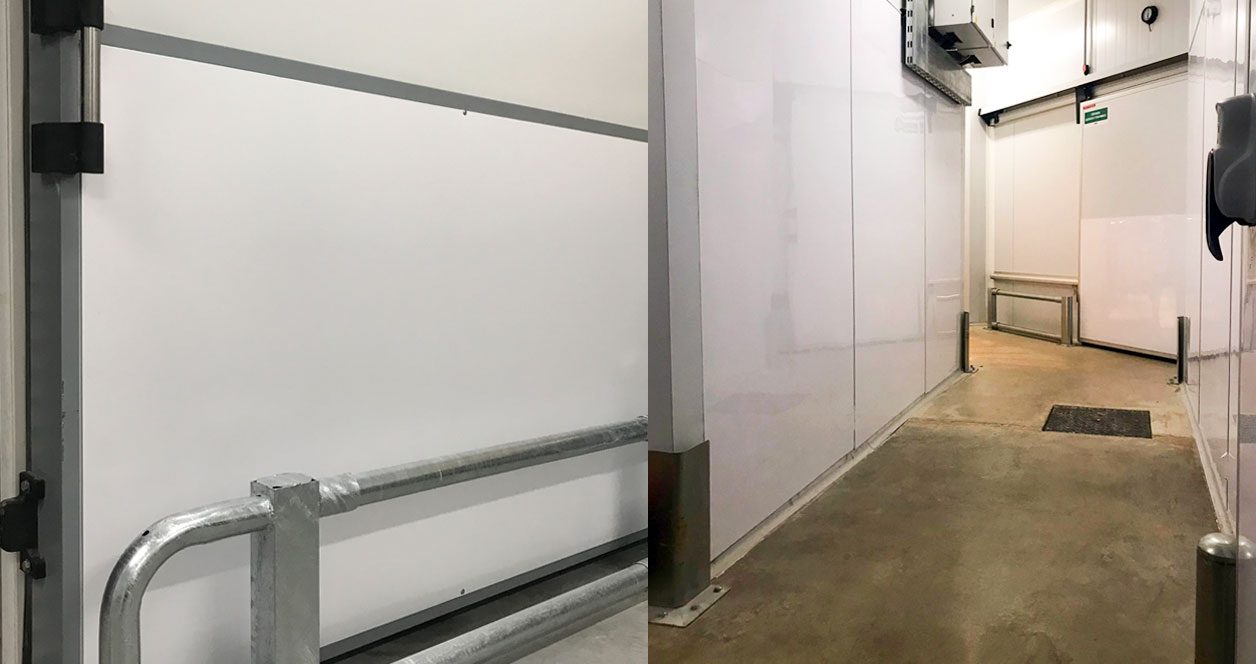 Pared revestida con placas Plastixe y barrera de protección en un pasillo técnico